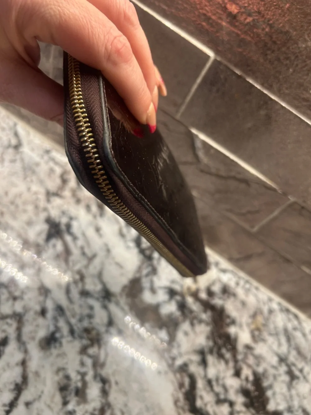 Louis Vuitton Vernis Zip Wallet in Dark Burgundy EUC with dust bag and COA - Picture 6 of 16